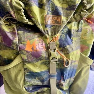 REI Co-op Flash 22 Green Multicolored Backpack Lightweight